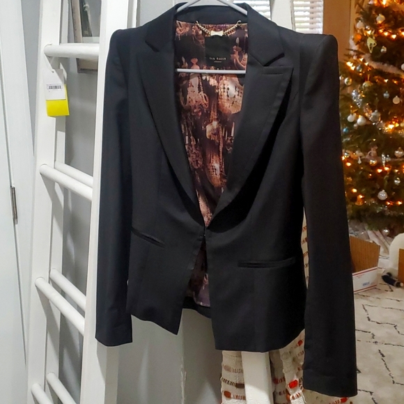 Ted Baker London Jackets & Blazers - Ted Baker Beautiful Black Blazer!! SIZE 2